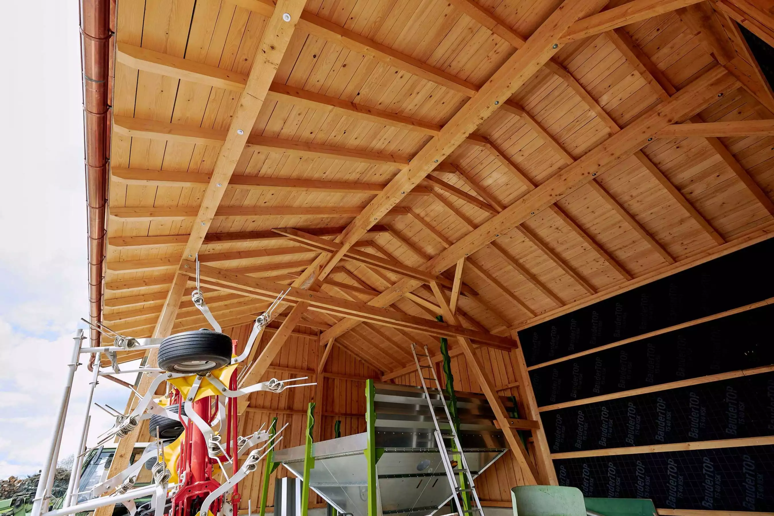 Innenausbau energetische Sanierung Dachdämmung Massivholzbau Dachfenster